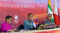 Konferensi pers oleh Presiden RI Joko Widodo (Jokowi) didampingi oleh Menteri Luar Negeri Retno Marsudi dan Menteri Sekretaris Negara Pratikno usai KTT ke-42 ASEAN 2023 di Media Center, Labuan Bajo, Nusa Tenggara Timur (NTT), Kamis (11/5/2023). (Liputan6/Benedikta Miranti)