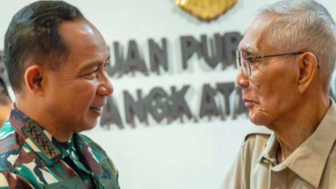 Momen Hangat Panglima TNI dan Jenderal Sepuh Try Sutrisno, Eratkan Tali Keprajuritan
