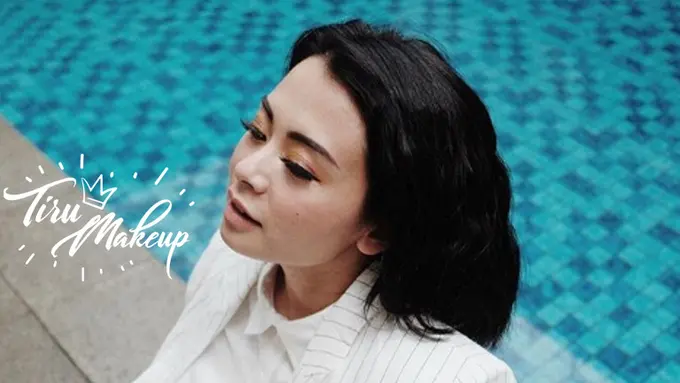 Tiru Makeup: Wajah Lebih Fresh dengan Riasan Mata Warna-warni ala Alodita