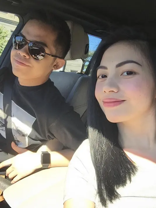 "Udah 90% yang pasti, karena kita udah siap soalnya. Tunangan udah pastinya, sekarang tinggal persiapan nikahnya," kata Kezia Karamoy di Hotel Veranda, Kebayoran Lama, Jakarta Selatan, Rabu (8/3).  (Instagram/itskeziakaramoy)