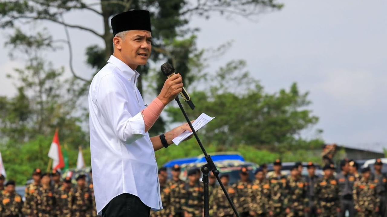 Hasto mengatakan, Ganjar merupakan sosok yang rajin ibadah sejak lama. Sosok yang juga santun dan merakyat. Tidak dibuat-buat sama sekali.<br>