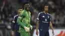 Ekspresi kiper Manchester United, Andre Onana dalam laga leg 1 perempat final Liga Europa 2024/2025 melawan Lyon di Parc Olympique Lyonnais Groupama stadium, Decines-Charpieu, Prancis. (AP Photo/Thibault Camus)