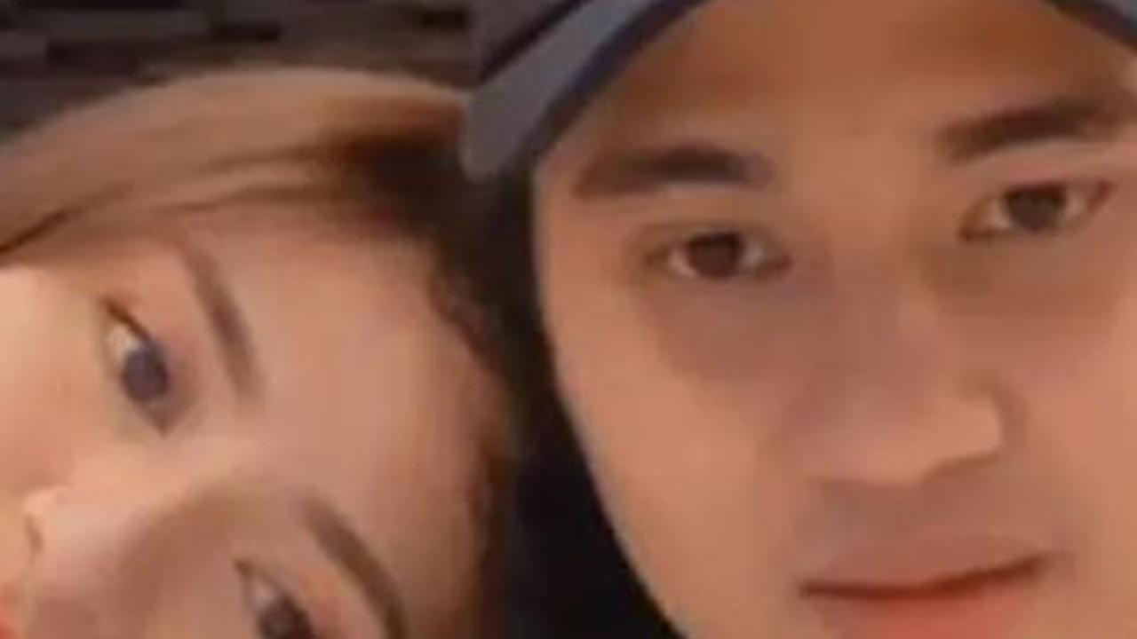 Melalui sesi live di media sosial, Nathalie dan Yogi tak ragu memamerkan momen mesra mereka.