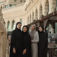 Intip gaya Mahalini Raharja hingga Aaliyah Massaid saat Umroh bersama (@aaliyah.massaid)
