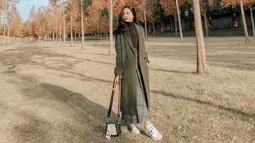 Hanggini juga dikenal pandai dalam melakukan mix and match baju. Perempuan berusia 21 tahun ini pun nampak rajin mengunggah potret OOTD di akun Instagramnya. (Liputan6.com/IG/hanggini)