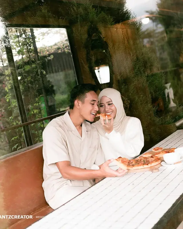 7 Potret prewedding pemain Timnas Rizky Ridho Sendy Aulia, konsepnya simpel