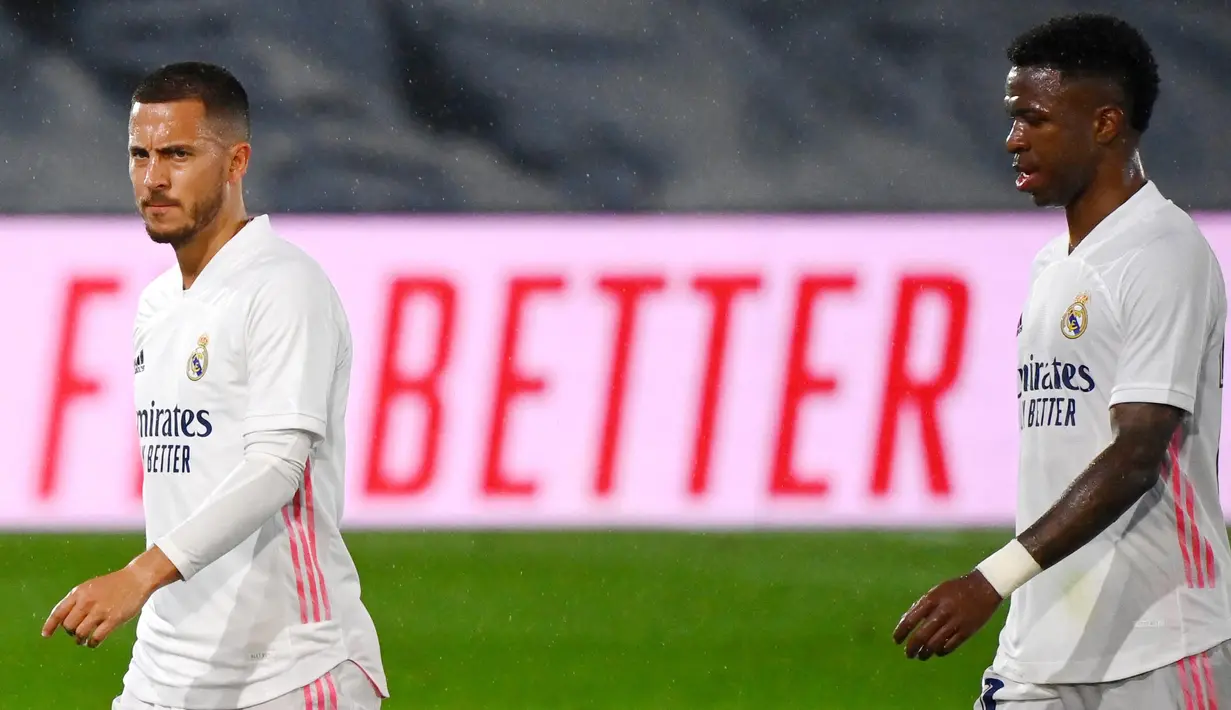 Eden Hazard - Pemain yang datang ke Real Madrid dari Chelsea dengan biaya 100 juta euro itu nyatanya jauh dari ekspektasi. Msih tumpul di La Liga dan liga Champions membuat posisinya pun mulai tergusur oleh Vinicius Junior. (AFP/Gabriel Bouys)