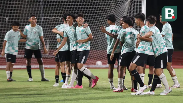 Foto: Potret Santai Skuad Timnas Indonesia U-16 dalam Official Training Jelang Laga Semifinal AFF U-16 2024 Kontra Australia