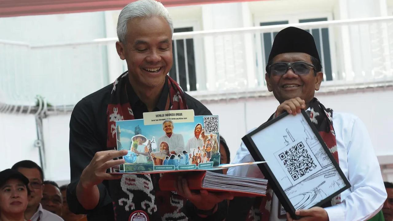 Terdapat tulisan Menuju Indonesia Unggul: Gerak Cepat Mewujudkan Negara Maritim yang Adil dan Lestari sebagai visi Ganjar dan Mahfud.<br>