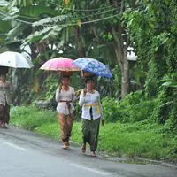 Ibu-ibu sering dibuat pusing sama musim hujan yang datang. Apa saja, ya?