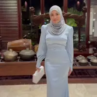 Aurel Hermansyah juga kerap terlihat mengenakan dress bersiluet mermaid dalam berbagai acara pesta atau momen spesial. Potongan gaun ini membantu menonjolkan lekuk tubuhnya dengan sempurna, menciptakan siluet yang ramping dan elegan. [@aurelie.hermansyah].