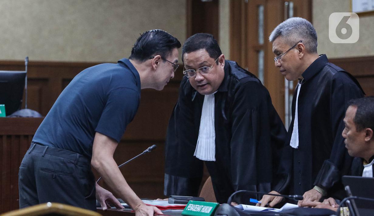 Usai sidang perdana, Thomas Lembong mengaku kecewa atas dakwaan jaksa penuntut umum terkait dugaan korupsi importasi gula yang menjerat dirinya. (Liputan6.com/Angga Yuniar)