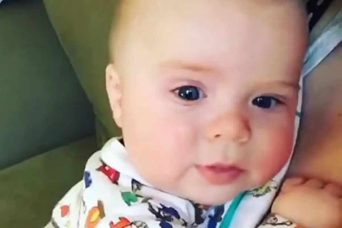 Baru Berusia 4 Bulan, Bayi Ini Ucapkan 'Oh No' Setelah Bersin!