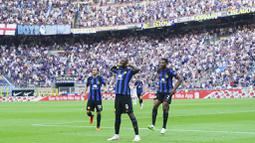 Pemain Inter Milan, Marcus Thuram, melakukan selebrasi setelah mencetak gol ke gawang Fiorentina pada laga Liga Italia pekan ketiga Serie A 2023/2024 di Stadion Giuseppe Meazza, Minggu (03/09/2023). Inter Milan menang dengan skor 4-0. (Spada/LaPresse via AP)