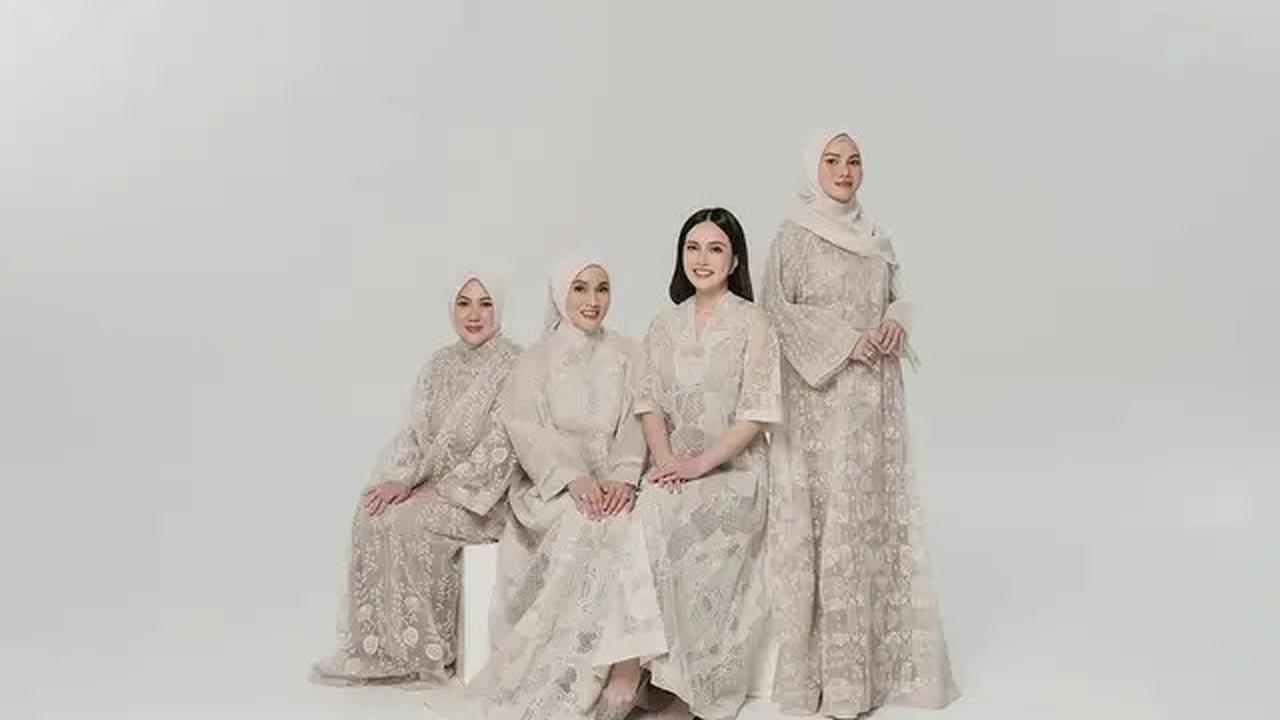 6 Pemotretan Shandy Aulia Bersama Keluarga Besar Muslim, Rukun di Tengah Perbedaan