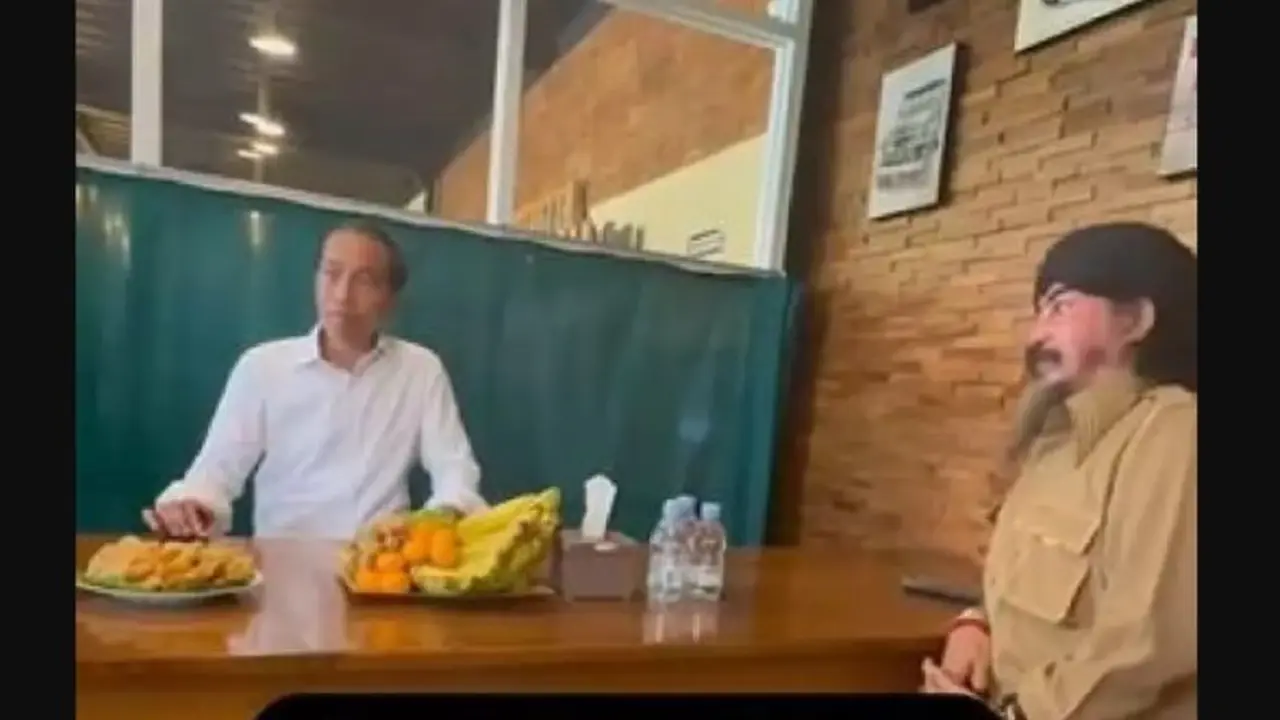JJokowi Makan Siang Bareng Master Limbad di Solo, Cara Komunikasinya Bikin Penasaran. foto: (dok.Instagram @limbadindonesia/https://www.instagram.com/p/DCWEwY7S6td/Henry)