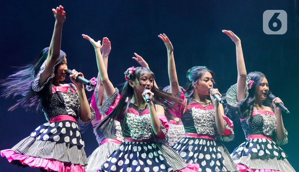 Penampilan JKT48 di Soundsfest 2024 menjadi yang dinanti para penggemarnya. (Liputan6.com/Herman Zakharia)