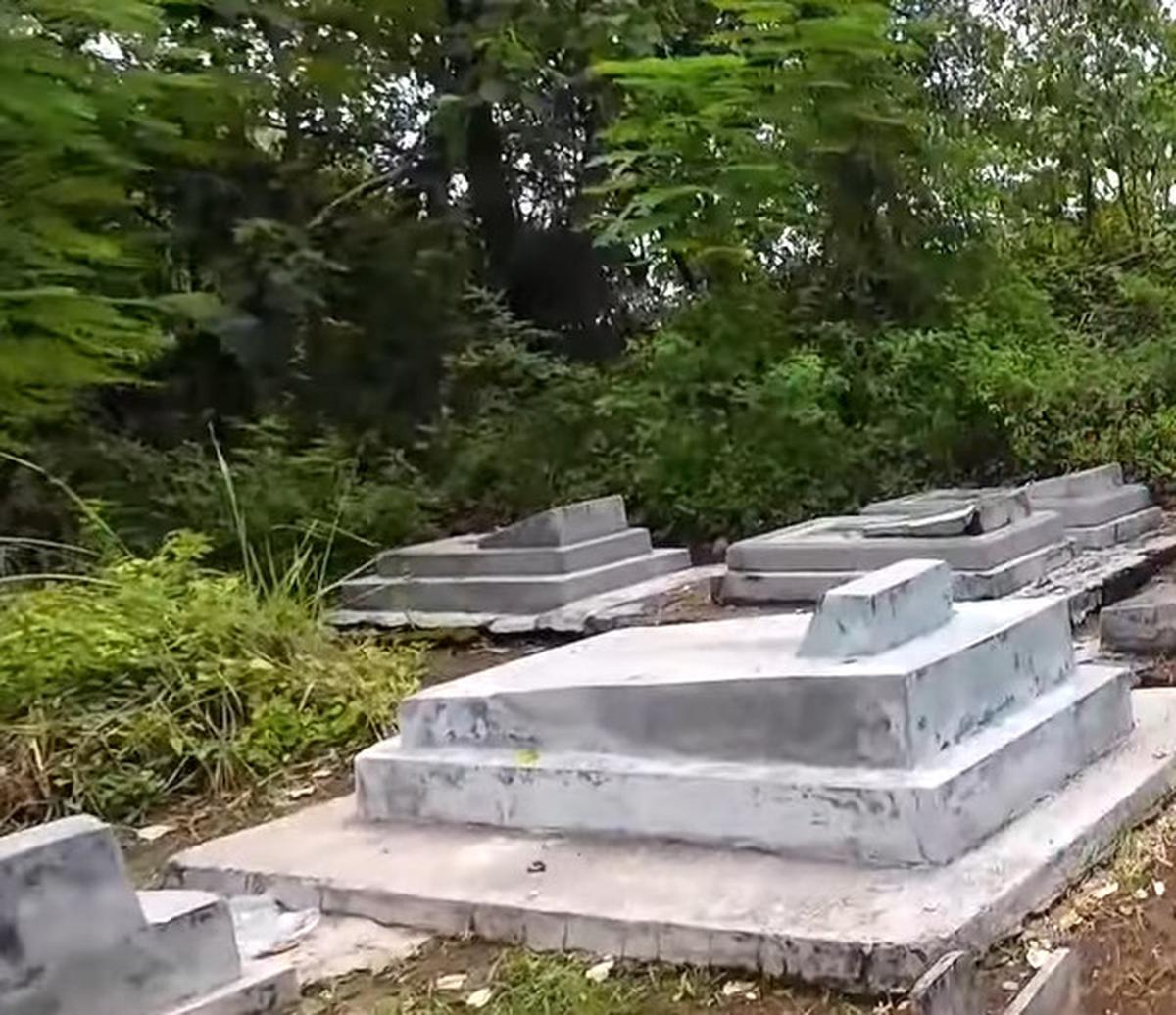 Bekas makam Belanda di pabrik gula Gempol