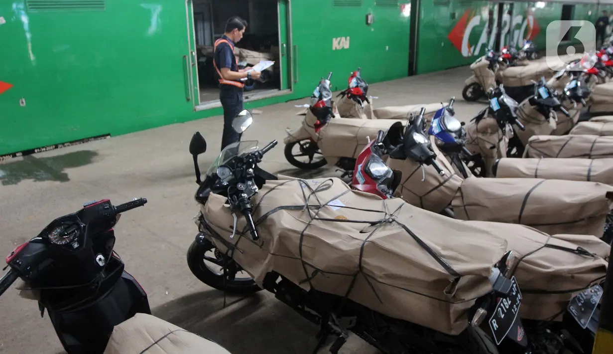 Lintas utara meliputi jalur Cilegon - Jakarta Gudang - Semarang Tawang (pergi pulang). (Liputan6.com/Johan Tallo)
