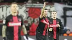 Pemain Bayer Leverkusen, Granit Xhaka, melakukan selebrasi setelah mencetak gol ke gawang  Mainz dalam duel pekan ke-23 Bundesliga di Stadion BayArena, Sabtu (24/2/2024). Leverkusen menang dengan skor 2-1. (AP Photo/Martin Meissner)