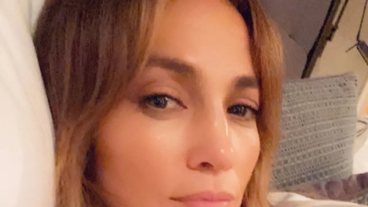 Jennifer Lopez Pamer Potret Tanpa Make up demi Misi Penting