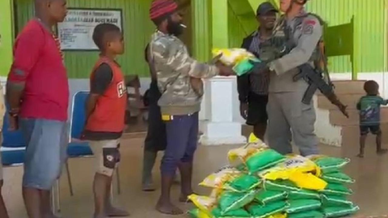 Patroli Humanis Satgas Cartenz dan Polres Paniai Perkuat Kepercayaan Warga Bibida