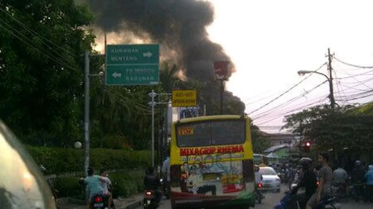 kebakaran-mampang-2-130922c.jpg