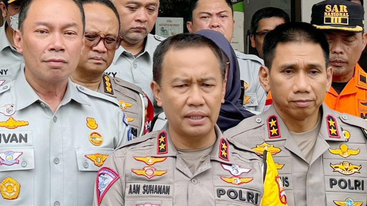 "Salah satunya teridentifikasi alamatnya di Kudus, dan kita akan pastikan kembali dengan alamat yang ada. Untuk dua orang korban luka juga sedang dilakukan perawatan di RS Rosela" ujar Irjen Pol Aan.