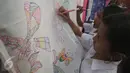 Murid  SD Tarakanita 2 belajar proses membuat batik di Museum Tekstil, Jakarta,  Jumat (2/10/2015). Peringatan hari batik tersebut menjadi pembelajar sejak dini bagi siwa sisiwi tersebut untuk belajar membatik. (Liputan6.com/Angga Yuniar)