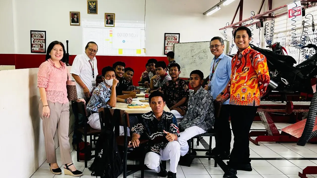 Sinergi IMDE dan SMSinergi IMDE dan SMK Sint Joseph untuk Generasi Digital Masa DepanK Sint. Joseph untuk Generasi Digital Masa Depan