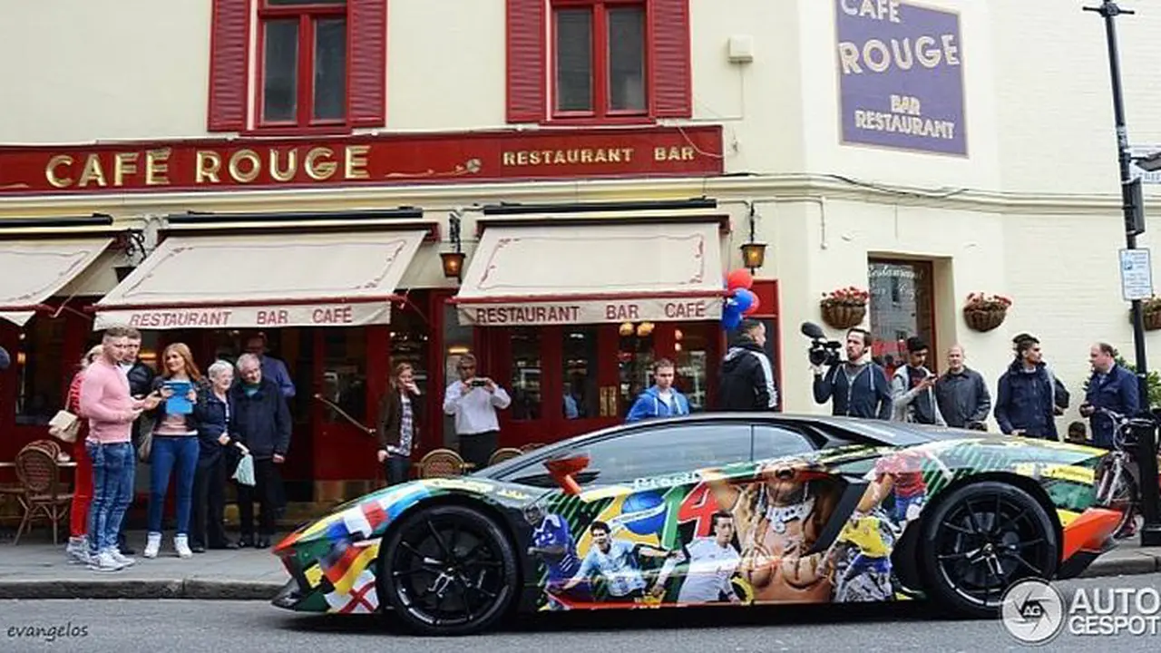 Aventador ini Khusus Untuk Penggila Bola
