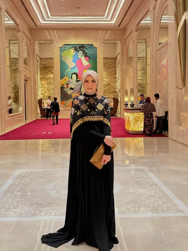 Model Dress Panjang Inneke Koesherawati (Foto: Instagram @innekekoes)