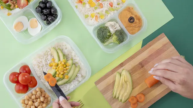 Ilustrasi memasak makanan diet