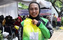 FOTO: Polri Gelar Pasar Murah, 20 Ton Beras Ludes Diserbu Warga