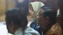 Anggota DPD RI dari Sulawesi Tengah, Nurmawati Dewi Bantilan (tengah) saat menjadi narasumber Dialog Kenegaraan "Rencana Pengajuan Hak Bertanya Anggota DPD Terhadap Penentuan Harga BBM", Jakarta, Selasa (3/2/2015).(Liputan6.com/Andrian M Tunay)