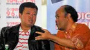 Kepala BNP2TKI Nusron Wahid (kiri) berbincang dengan Analis Kebijakan Migrant Care, Wahyu Susilo disela diskusi 'Elegi untuk TKI' di Jakarta, Sabtu (18/4/2015). (Liputan6.com/Yoppy Renato)