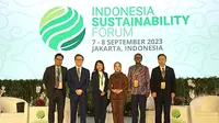 Chairman Sinar Mas Agribusiness &amp; Food, Franky Oesman Widjaja (kedua dari kiri) saat menjadi panelis di acara Indonesia Sustainability Forum, Rabu (7/9/2023) di Jakarta. (Dok Sinar Mas)