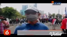 Kericuhan tak terhindarkan di Surabaya dan Sidoarjo ketika polisi menangkap sejumlah pengunjuk rasa yang mencoba merusak dan memprovokasi aksi demonstrasi UU Cipta Kerja.
