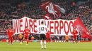 Suasana kemeriahan derby north west antara Liverpool melawan MU pada laga Liga Premier Inggris di Stadion Anfield. Pada musim ini The Reds sudah dua kali kalah dari Setan Merah. (Reuters/Carl Recine)