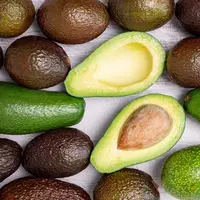 Yuk, intip cara menjaga alpukat agar tetap segar dan tahan lama. (Sumber: Freepik).