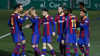 Pemain Barcelona merayakan gol Lord Braithwaite saat melawan Cornella di 32 besar Copa del Rey (AP)