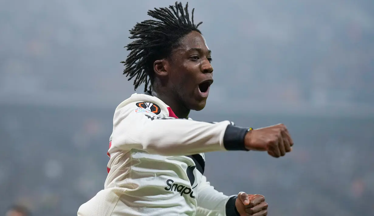 Kobbie Mainoo menjadi bintang dari kemenangan 2-0 Manchester United atas FCSB dalam laga matchday 8 League Phase Liga Europa 2024/2025 yang digelar di Arena Nationala, Jumat (31/1/2025) dini hari WIB. (AP Photo/Andreea Alexandru)