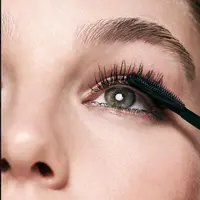 Oriflame Indonesia menghadirkan THE ONE 5-in-1 Wonder Lash Ultra Mascara Waterproof dan koleksi wewangian beragam untuk melengkapi persiapan Anda menyambut Hari Raya.