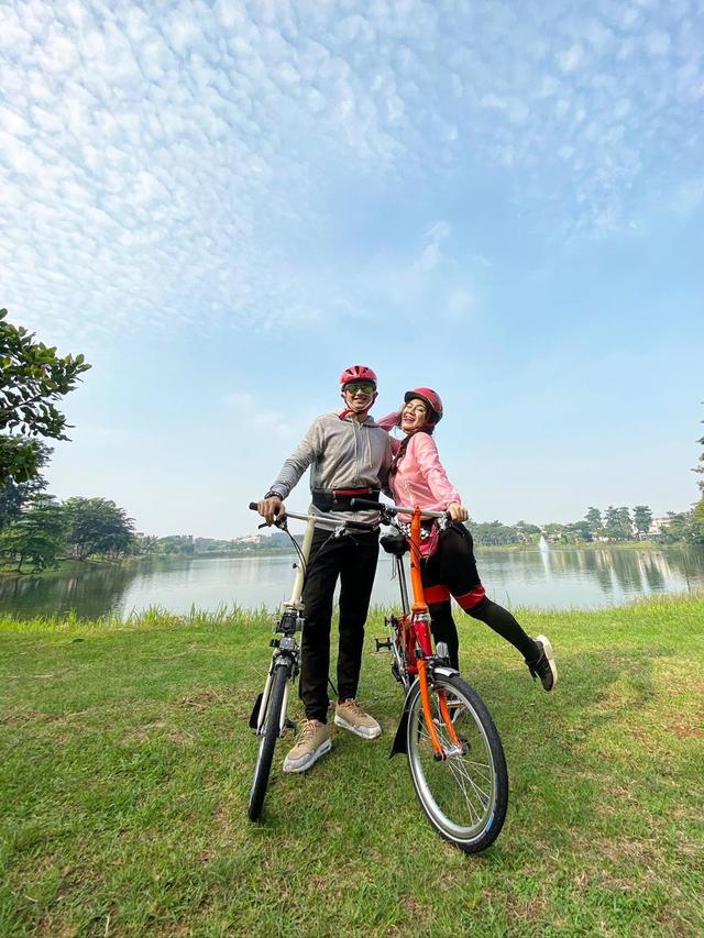 Seru dan Romantis, Ini 6 Momen Caesar Hito dan Felicya Angelista Gowes Bareng