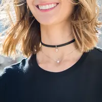 Pemakaian kalung choker memang sedang hits lagi nih, kamu salah satu yang memakainya nggak?