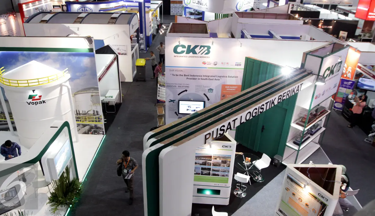 Suasana pameran Jakarta International Logistics Summit and Expo (JILSE) 2016 yang digelar Direktorat Jenderal Bea dan Cukai Kemenkeu di Jakarta, Jumat (21/10). (Liputan6.com/Johan Tallo)