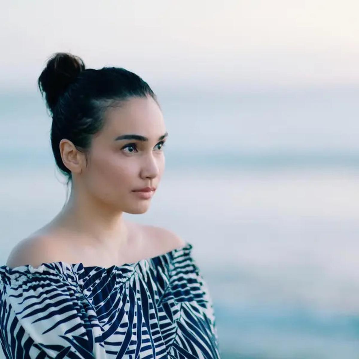 6 Pesona Feby Febiola yang Tak Pernah Memudar, Cantik dan Awet Muda di Usia 46 Tahun
