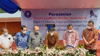 PT. Charoen Pokphand Indonesia Tbk meresmikan kandang ayam modern dengan sistem tertutup atau biasa disebut dengan closed house di Kampus Institut Pertanian Bogor (IPB), Dramaga, Bogor, Jawa Barat.
