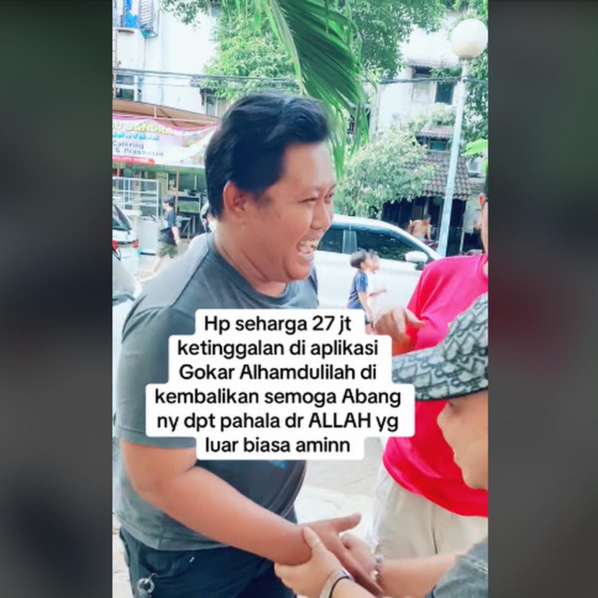 Sopir Taksi Online Kembalikan Handphone Harga Puluhan Juta Milik Penumpang Ketinggalan