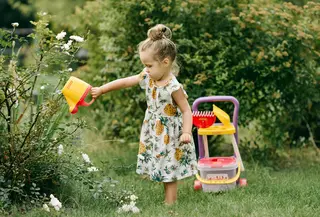 Terdapat banyak cara menyenangkan untuk membuat edukasi lingkungan menjadi menyenangkan bagi anak-anak. (Foto/dok: Pexels/Polesie Toys)